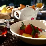 Hotel Logis - Restaurant Les Cedres