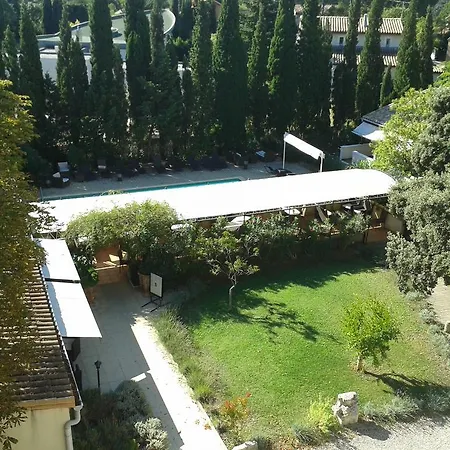 Отель Logis - Restaurant Les Cedres