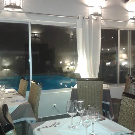 Logis Hotel - Restaurant Residence Les Cedres Villeneuve-les-Avignon