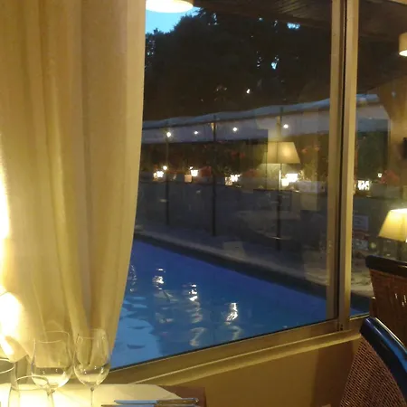 Отель Logis - Restaurant Les Cedres 3*