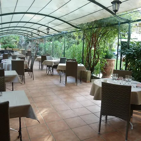 Logis - Restaurant Les Cedres Вильнёв-ле-Авиньон