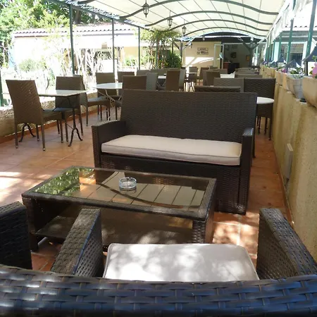 Отель Logis - Restaurant Les Cedres 3*