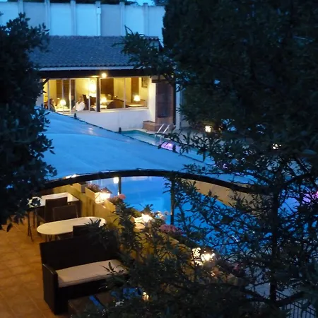 Logis Hotel - Restaurant Residence Les Cedres