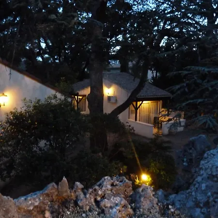 Logis Hotel - Restaurant Residence Les Cedres Villeneuve-les-Avignon