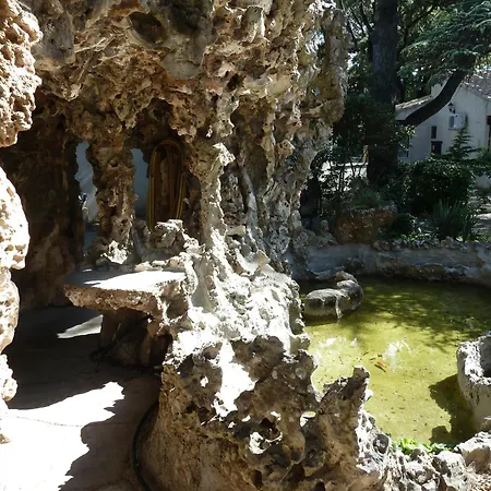 Logis Hotel - Restaurant Residence Les Cedres Villeneuve-les-Avignon