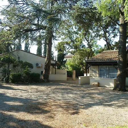 Hotel Logis Hotel - Restaurant Residence Les Cedres Villeneuve-les-Avignon