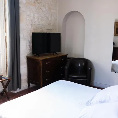 Logis - Restaurant Les Cedres Отель 3*