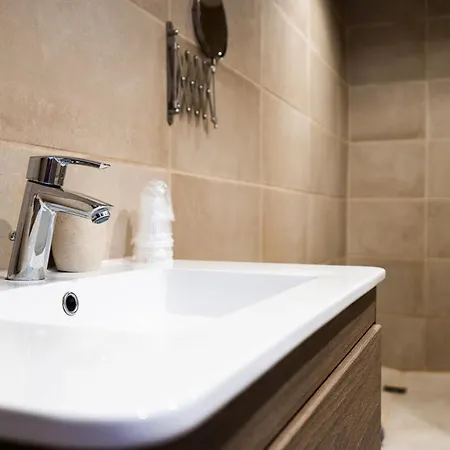 Hotel Logis Hotel - Restaurant Residence Les Cedres