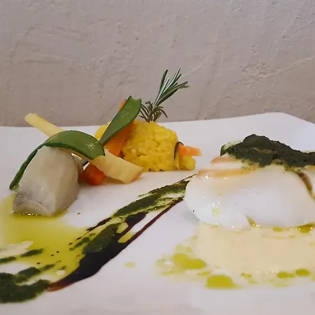 Logis - Restaurant Les Cedres Отель