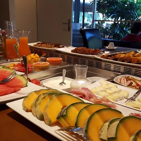 Logis - Restaurant Les Cedres Вильнёв-ле-Авиньон