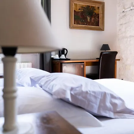 Hotel Logis Hotel - Restaurant Residence Les Cedres 3*