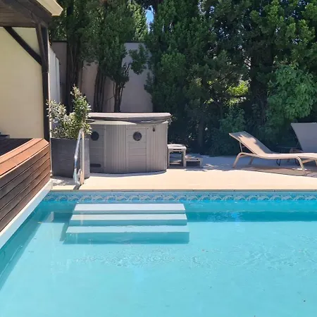 Logis Hotel - Restaurant Residence Les Cedres Hotel Villeneuve-les-Avignon