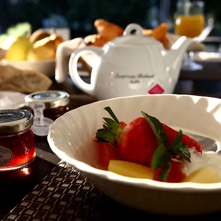 Hotel Logis - Restaurant Les Cedres