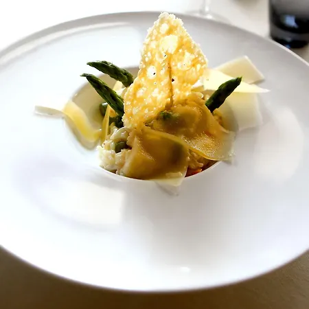 Отель Logis - Restaurant Les Cedres 3*