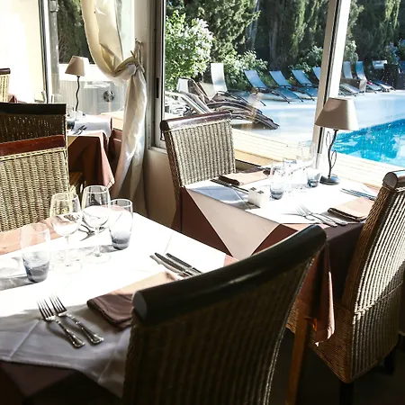 Logis - Restaurant Les Cedres 3* Вильнёв-ле-Авиньон