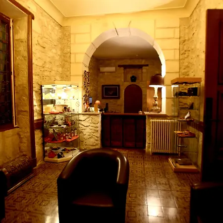 Отель Logis - Restaurant Les Cedres