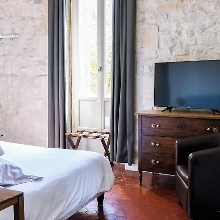 Logis - Restaurant Les Cedres Отель 3*