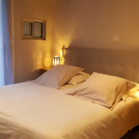 Logis - Restaurant Les Cedres Отель 3*