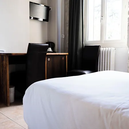 Отель Logis - Restaurant Les Cedres 3*
