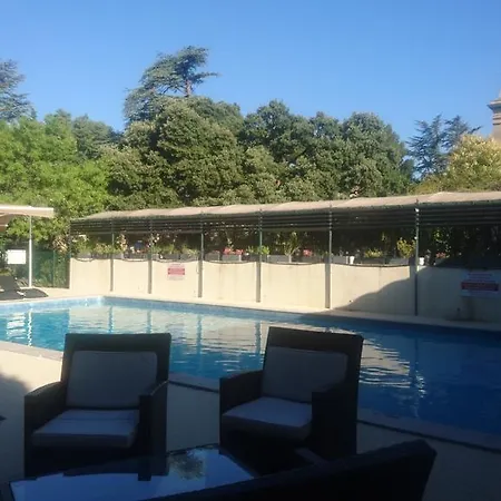 Hotel Logis Hotel - Restaurant Residence Les Cedres 3*