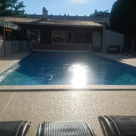 Hotel Logis Hotel - Restaurant Residence Les Cedres Villeneuve-les-Avignon