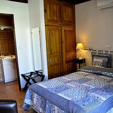 Logis Hotel - Restaurant Residence Les Cedres Hotel