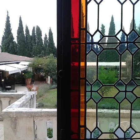 Logis - Restaurant Les Cedres 3*