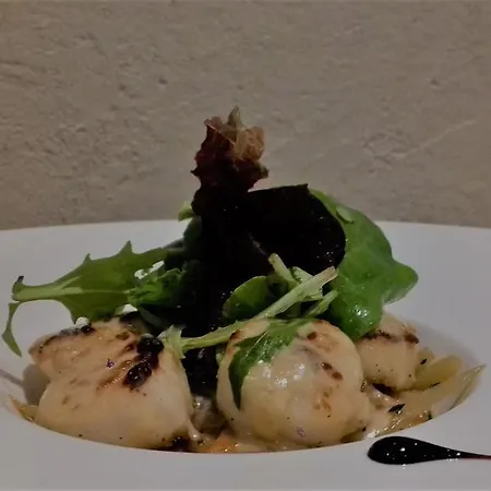 Logis Hotel - Restaurant Residence Les Cedres Hotel