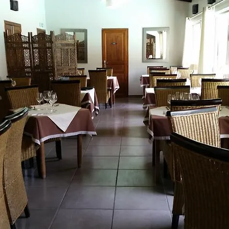 Logis Hotel - Restaurant Residence Les Cedres Hotel