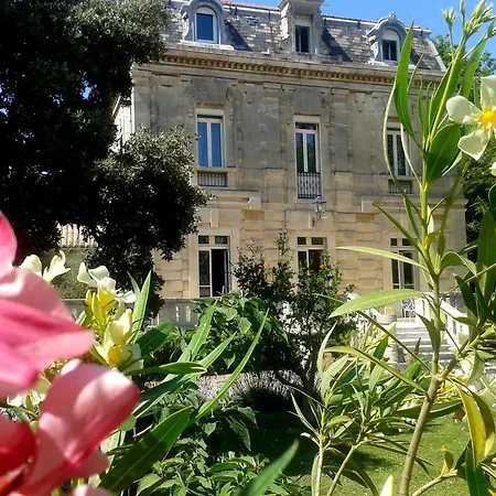 Logis Hotel - Restaurant Residence Les Cedres 3*