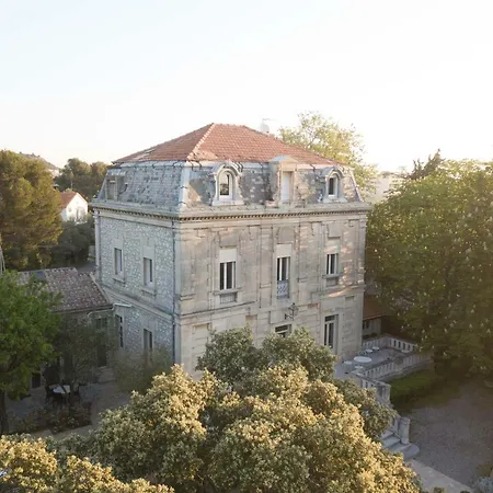 Hotel Logis Hotel - Restaurant Residence Les Cedres