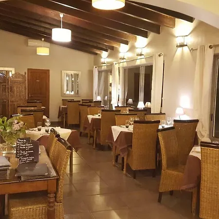 Logis - Restaurant Les Cedres Отель 3*