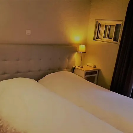 Logis Hotel - Restaurant Residence Les Cedres 3*