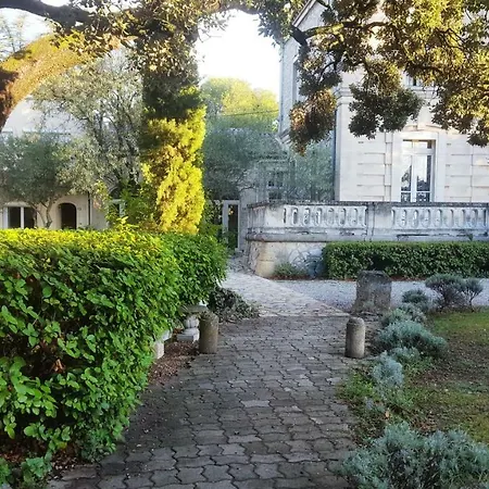 Logis - Restaurant Les Cedres מלון