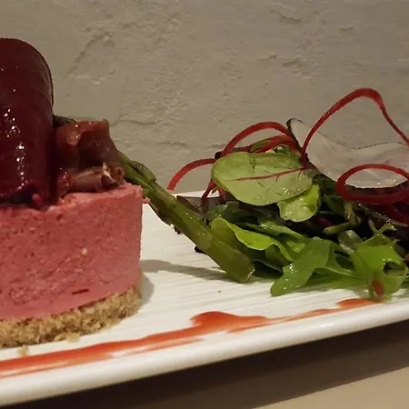Отель Logis - Restaurant Les Cedres 3*