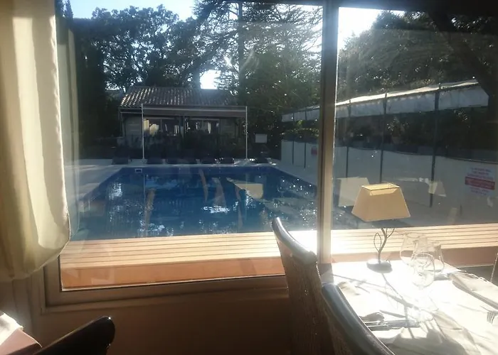 Logis - Restaurant Les Cedres Ξενοδοχείο