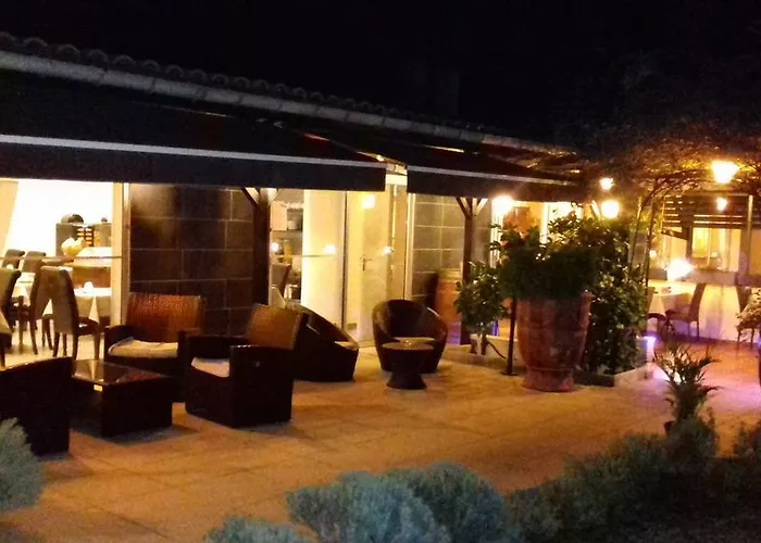 Logis - Restaurant Les Cedres Villeneuve-lès-Avignon