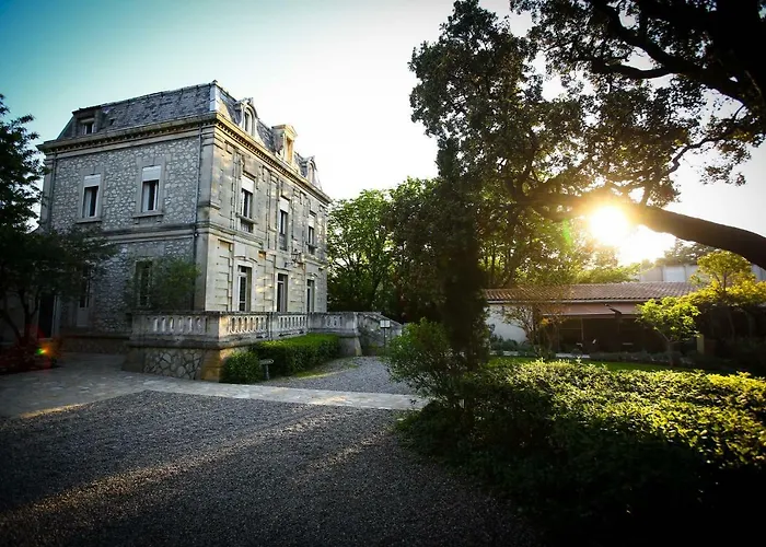 Hotel Logis - Restaurant Résidence Les Cèdres Villeneuve-lès-Avignon